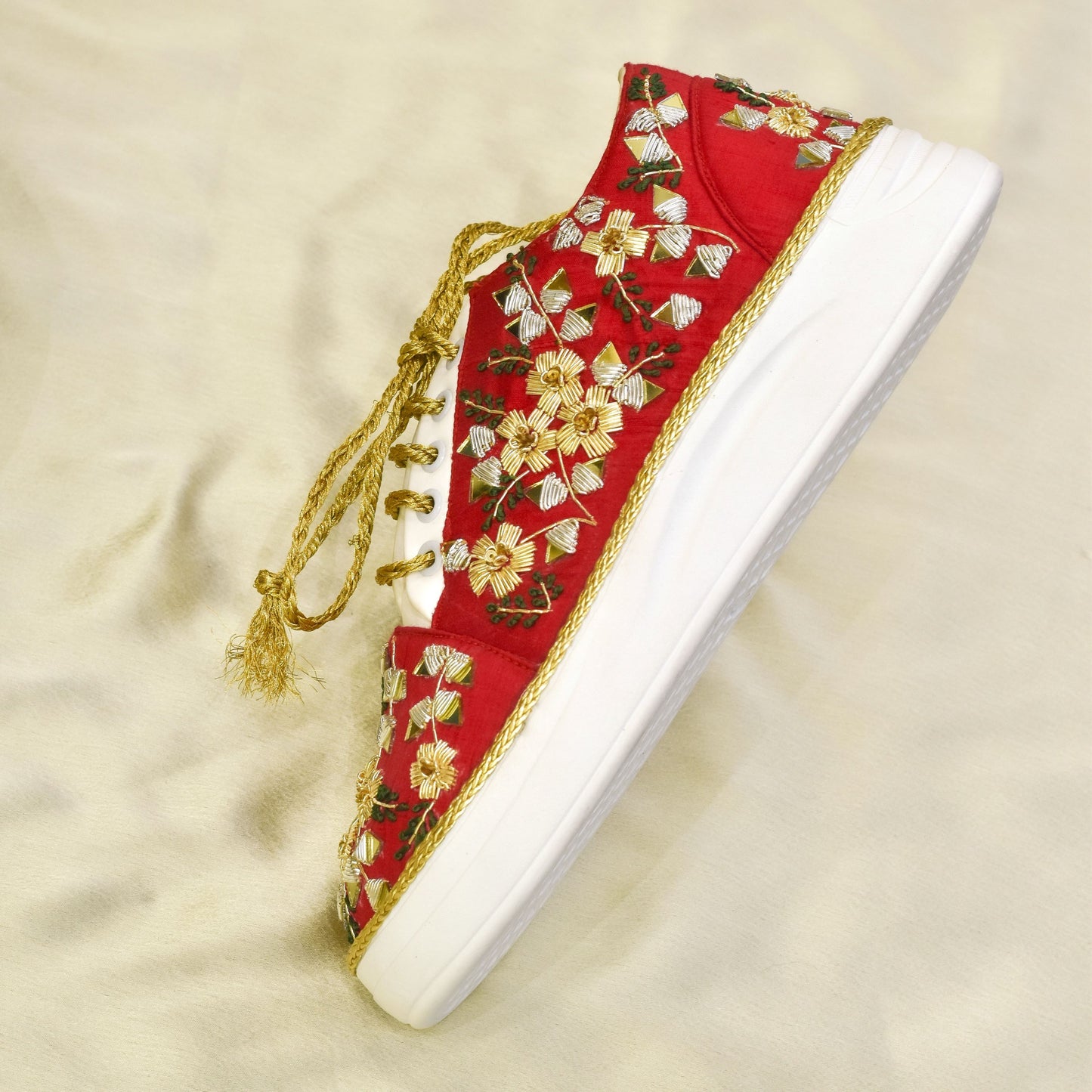 Comfortable cushioned Bridal Shoes with Zardosi work