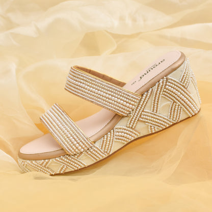 Versatile wedding heels in golden and white with global shipping