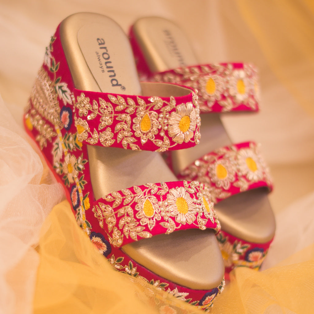 Pin by Jyoti yadav on flats | Ladies shoes designer, Beaded wedge sandals,  Shoes heels classy